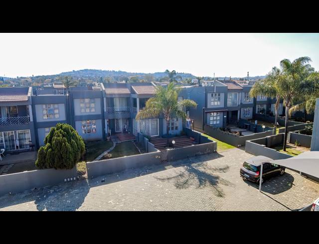 3 BEDROOM TOWNHOUSE FOR SALE IN MULBARTON